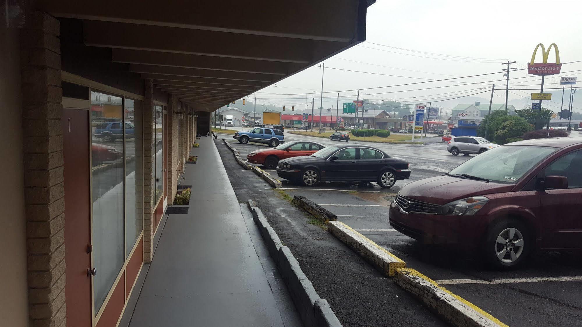 Sonrise Inn Lincoln Hwy By Oyo Breezewood Exterior photo